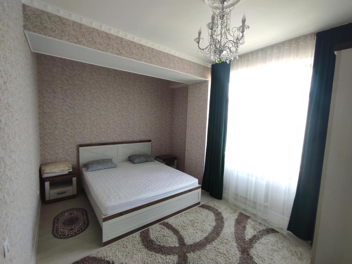 Prestigious Apartment In Bisjkek Buitenkant foto