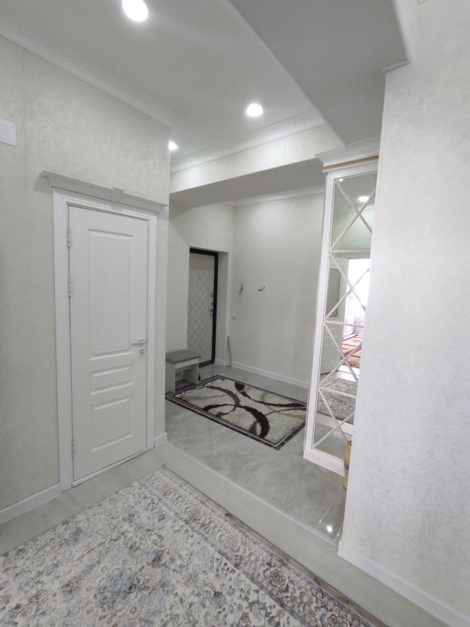 Prestigious Apartment In Bisjkek Buitenkant foto