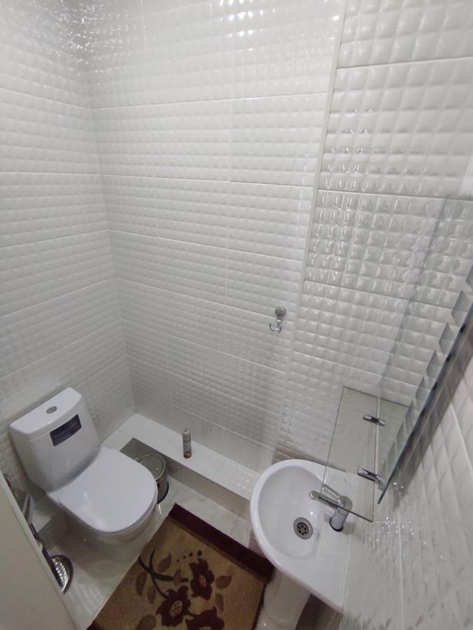 Prestigious Apartment In Bisjkek Buitenkant foto