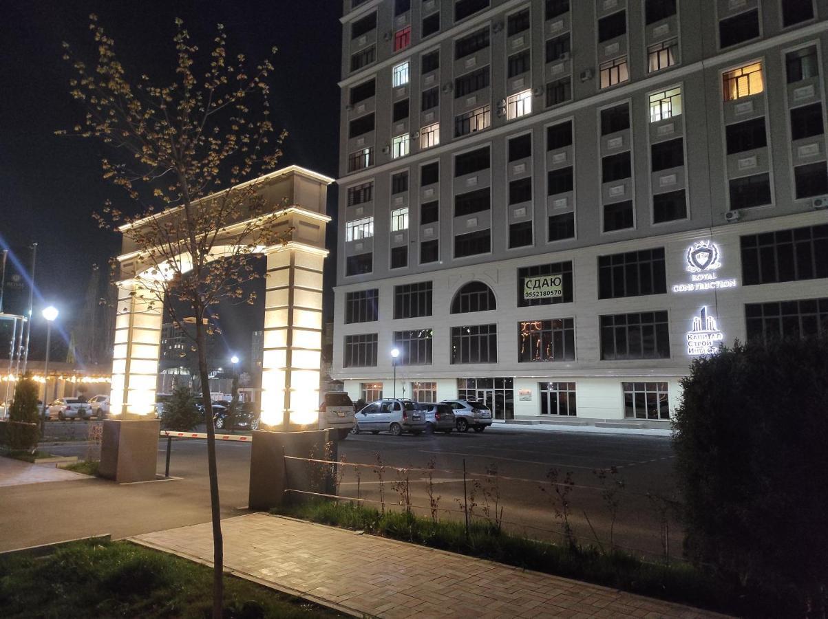 Prestigious Apartment In Bisjkek Buitenkant foto